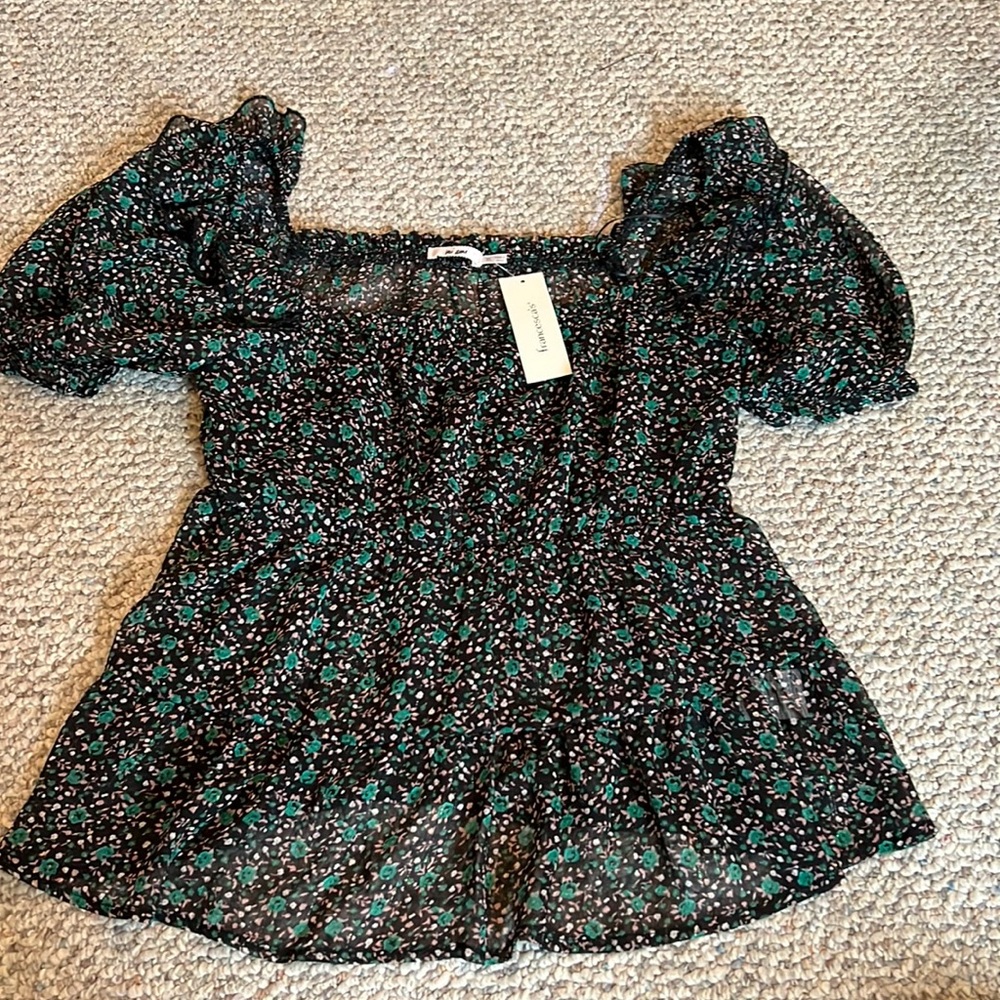 Black floral puff sleeve top